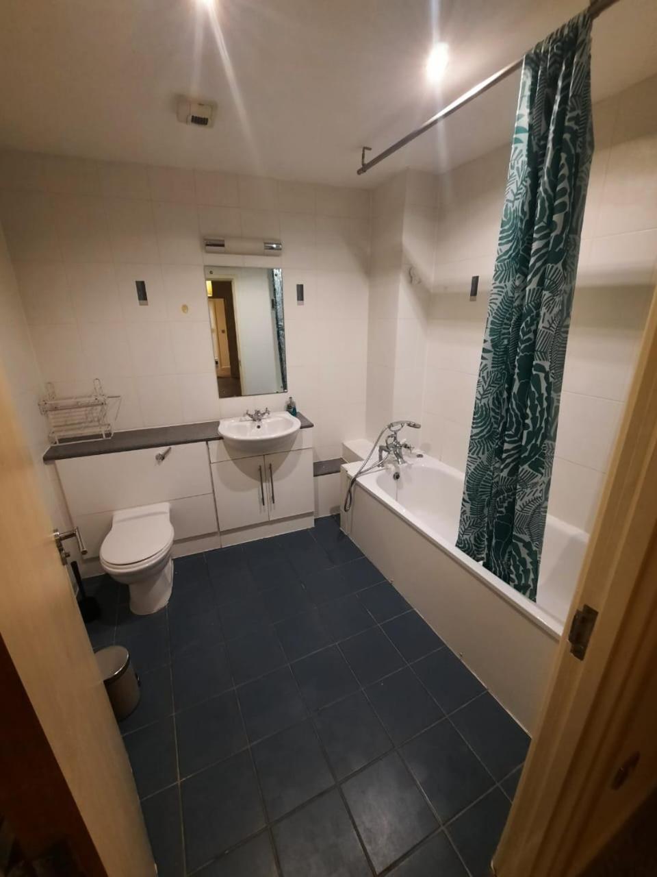 Room In Cardiff City Center - Swiftstay Экстерьер фото